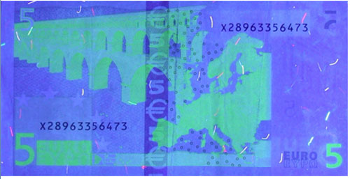 Hilfmitte UV-Licht auf der Rückseite einer 5-Euro-Banknote