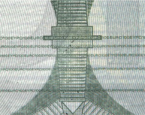 Mikroschrift auf der Rückseite einer 100-Euro-Banknote