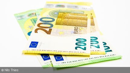 Nouveaux billets de 100 et 200 €, fin du billet de 500 € - UFE